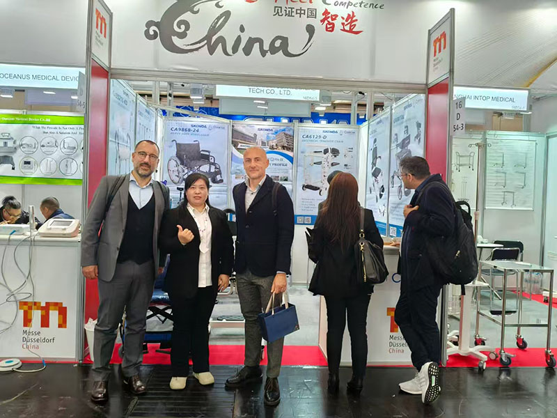 Yuteng Medical στην έκθεση του Ντουμπάι
